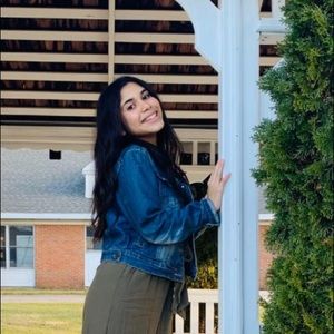 Meet your Posher, Raquel